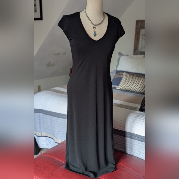 Gap Factory Black Sheath Maxi Dress with V-Neck Cap Sleeves - Picture 2 of 6